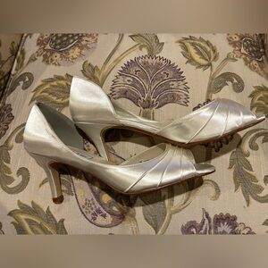 Touch Ups White Satin Peep-Toe 3” Heels 7M NWOB